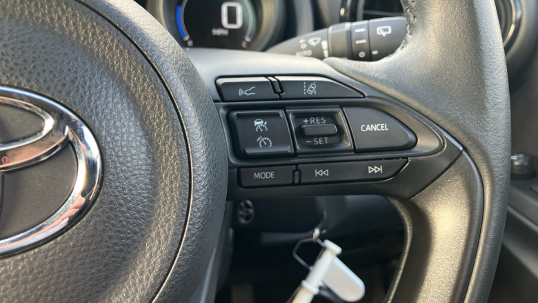 Toyota Yaris 1.5 Hybrid Design 5dr CVT Hybrid Hatchback